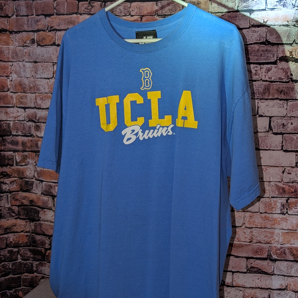 Vintage UCLA Bruins Men's T-shirt NWOT Condition